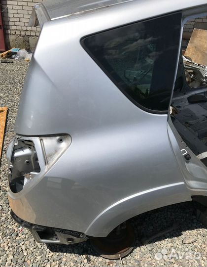Задняя правая крыло на Toyota Rav4
