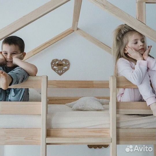 Двухъярусная кровать