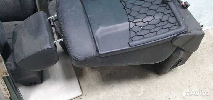 Продам комплект сидений - черная кожа с подлокотни