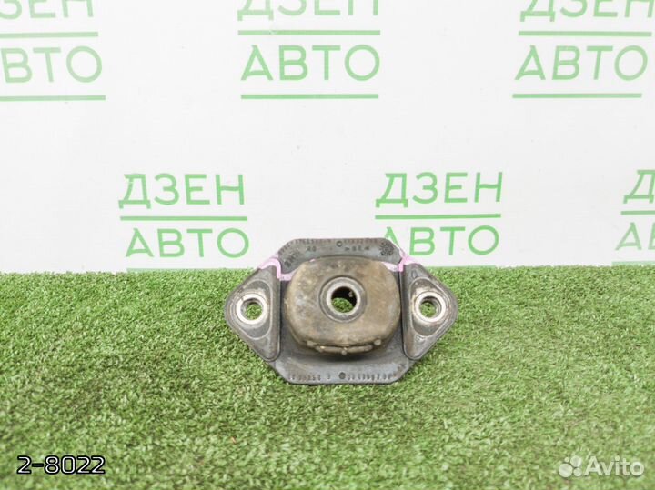 Крепление винтовой пружины BMW E90