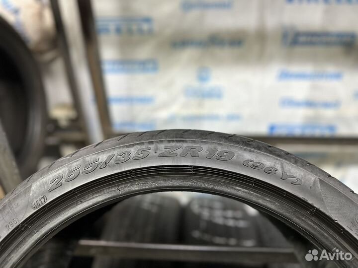 Pirelli P Zero 255/35 R19 96Y