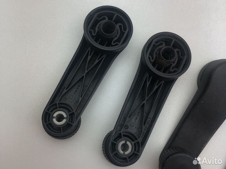 Ручка стеклоподъемника VAG 1H0 837 581