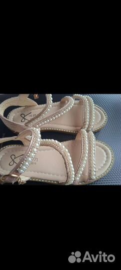 Сандалии новые