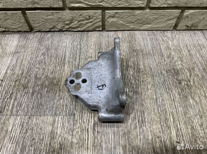 Audi Q7 4L Кронштейн опоры кпп задний