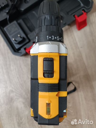 Шуруповерт DeWalt 14v новый с набором