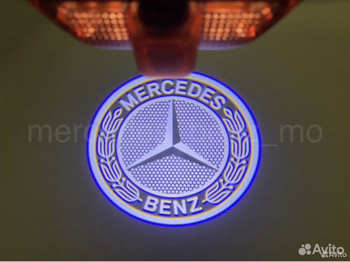 Проекция логотипа Мерседес Бенц