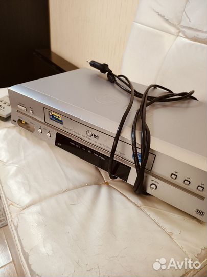 Видеомагнитофон LG