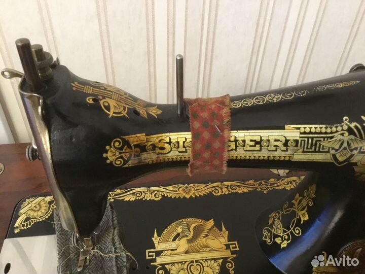 Антикварная швейная машинка Зингер