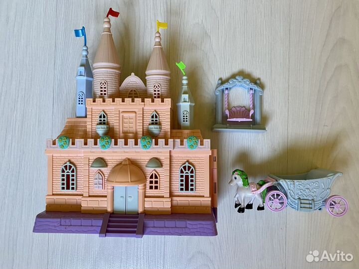 Замок с мебелью