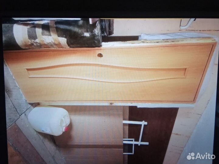 Две старые б.у. двери