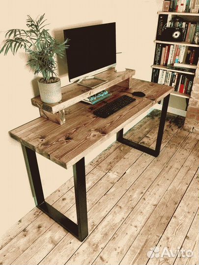 Компьютерный стол в стиле лофт