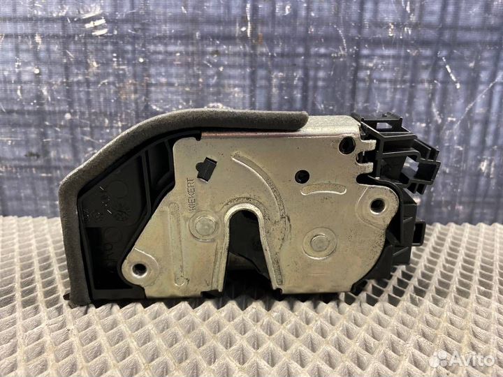 Замок двери задний правый Bmw X5 E70 N62 2007