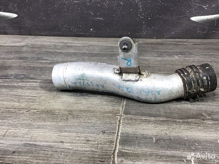 Патрубок интеркулера Volkswagen Audi