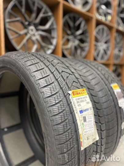 Pirelli Scorpion Winter 285/35 R22 и 315/30 R22