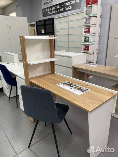 Стол письменный