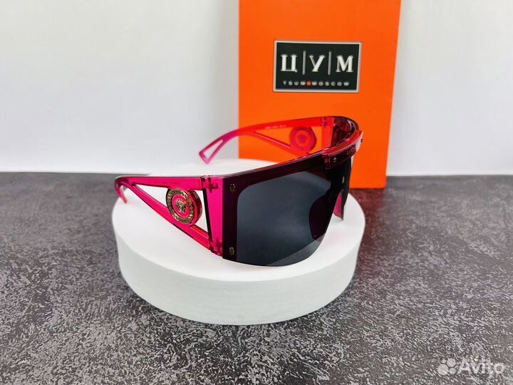 Солнцезащитные очки Versace