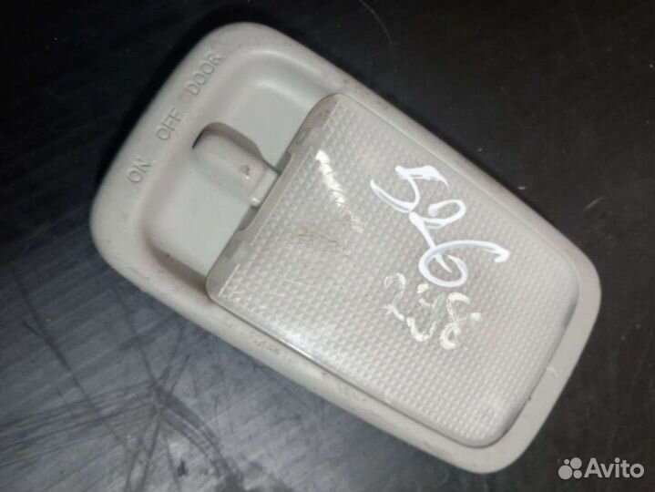 Фонарь салона (плафон) Toyota Yaris 1