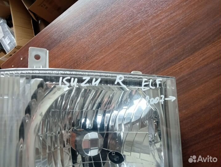 Фара правая Isuzu elf