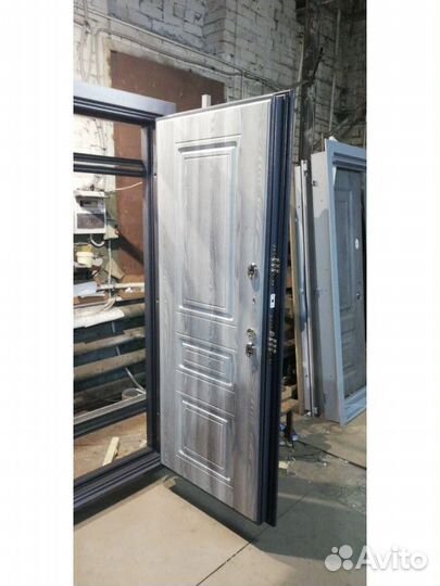 Дверь входная двустворчатая