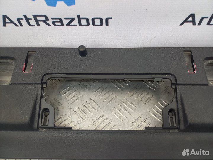 Накладка замка багажника Land Rover Discovery 5