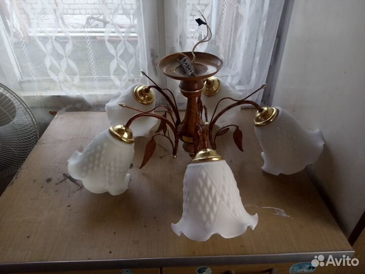 Люстры 2 шт.светильник