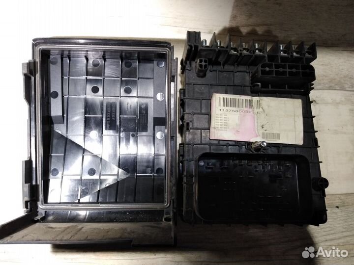 Блок предохранителей VW Tiguan 11-16г без дефектов