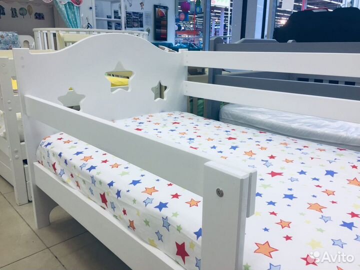 Кровать детская из массива