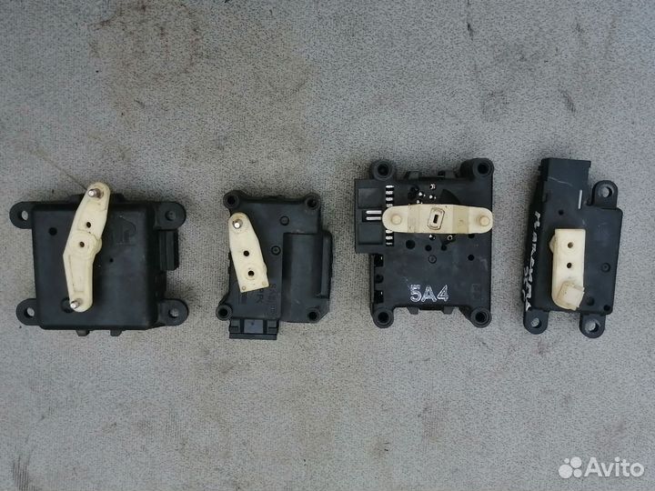 Моторчик заслонки отопителя для Nissan Maxima A32