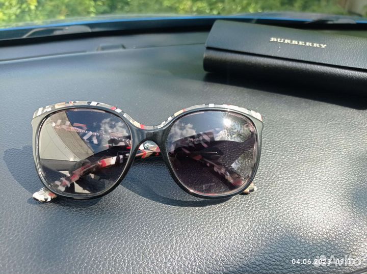 Солнцезащитные очки burberry