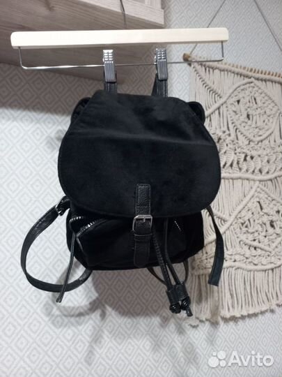 Пакетом: рюкзаки, сумка, перчатки, шапка