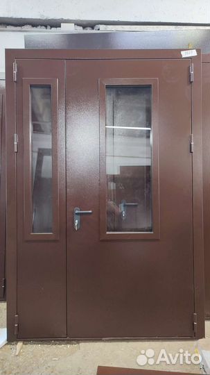 Дверь входная металлическая со стеклом