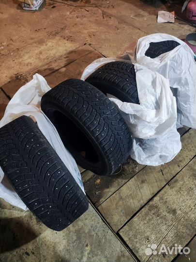 Bridgestone Blizzak Spike-01 205/55 R16