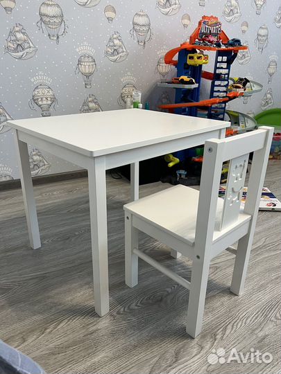 Стол и стульчик IKEA
