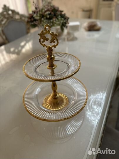 Ваза для фруктов на ножке