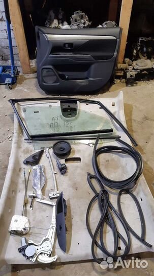 Детали передней правой двери outlander 3