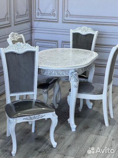 Стол и стулья