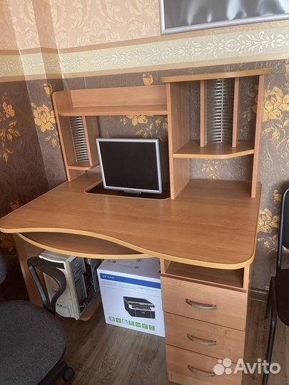 Компьютерный стол