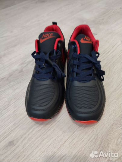 Кроссовки мужские 40 размер