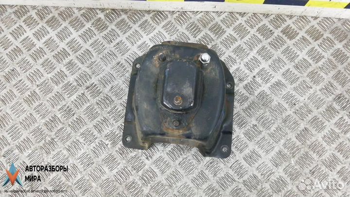 Крепление запаски Suzuki Grand Vitara 2001