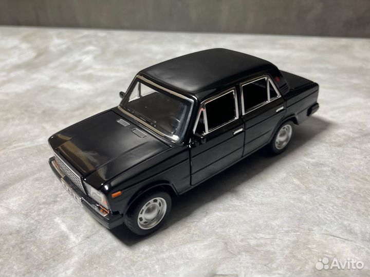 Модель машины Ваз 2107 черная 1:24