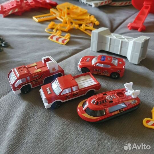 Игрушки: парковка 