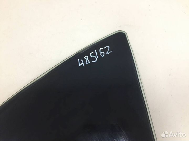 Стекло двери задней правой форточка Toyota Avensis