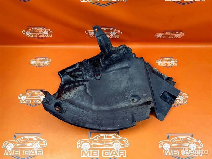 Подкрылок передний правый, задняя часть w204 C-c
