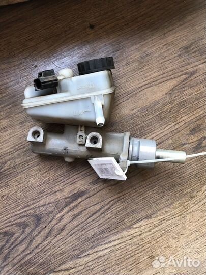 Главный тормозной цилиндр Ford Mondeo