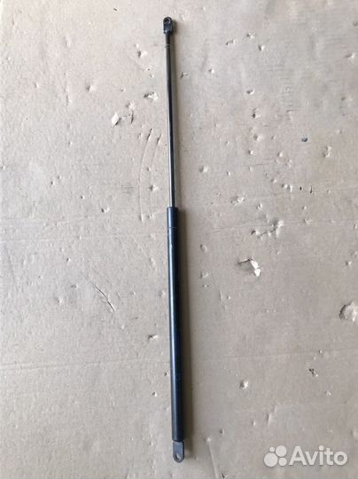 Амортизатор капота Audi 80 (3789)