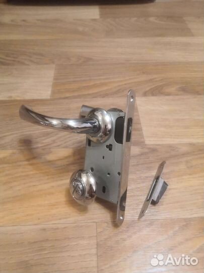 Дверные ручки межкомнатные с замком