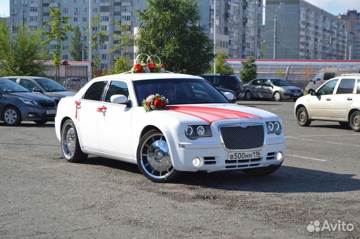 Красное свадебное украшение на машину аксессуары