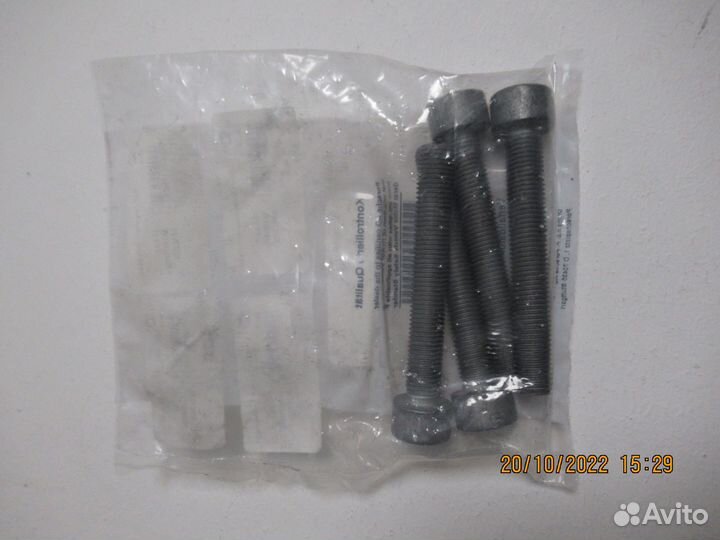 Винт с цилиндрической головкой Porsche 9A700758500