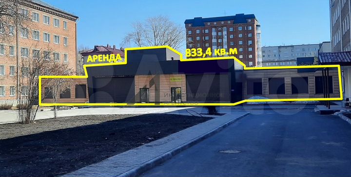 Здание в центре с участком