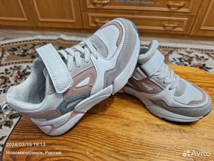 Детские кроссовки